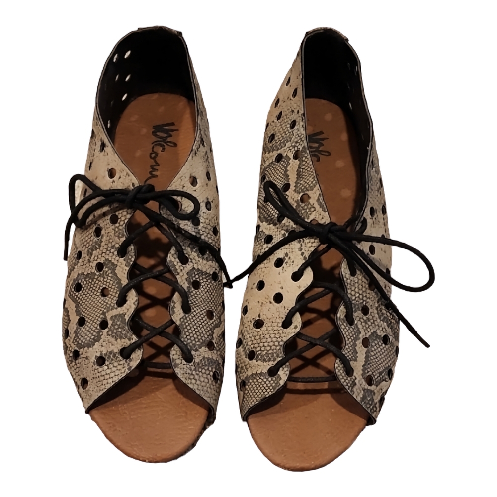 Volcom Gladiator Lace Up Snakeskin Sandal Great Condition Size 6